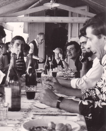 Gio Ponti e Ermes Ponti, in un momento conviviale